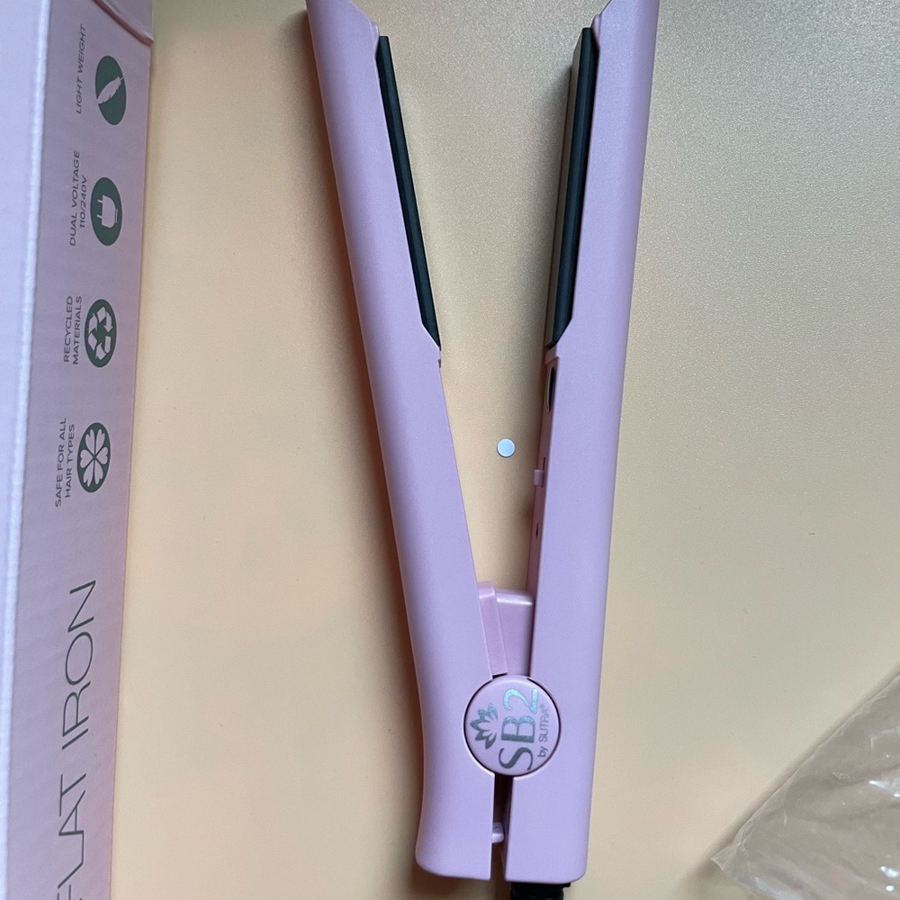 Satura mini flat iron